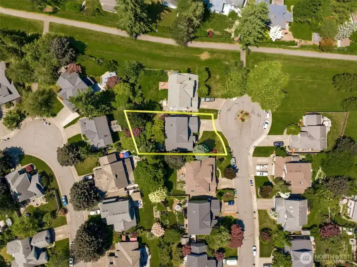 Si View neighborhood has trails through out the community.