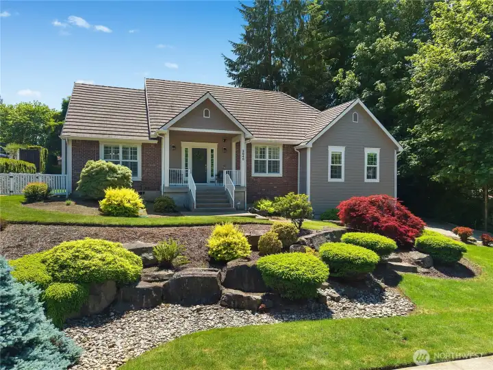 Modern yet timeless, this three-bedroom plus den, three bathroom Burnaby Park home offers an exceptional standard of quality living. Modern yet timeless, this three-bedroom plus den, three bathroom Burnaby Park home offers an exceptional standard of quality living.
