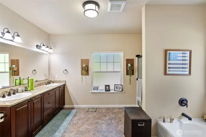 Primary bedroom 5 piece bath.