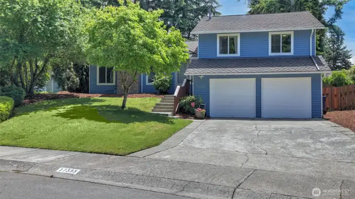 Set on a large, park-like lot, this well-maintained tri-level home offers 3 bedrooms, 3 baths, and flexible living spaces designed for everyday comfort.
