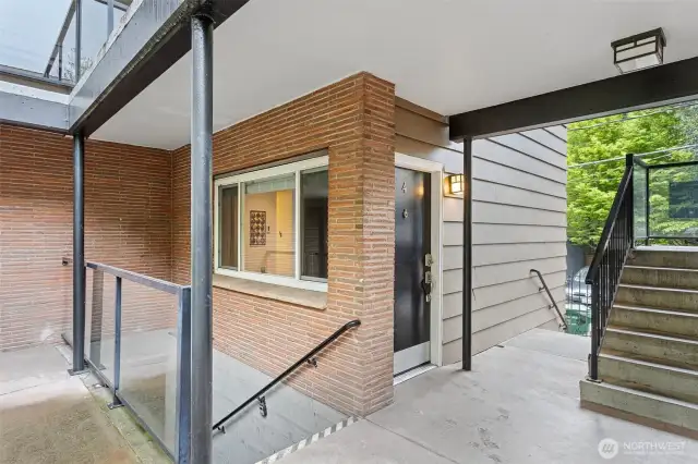 Corner unit with easy access to the basement storage