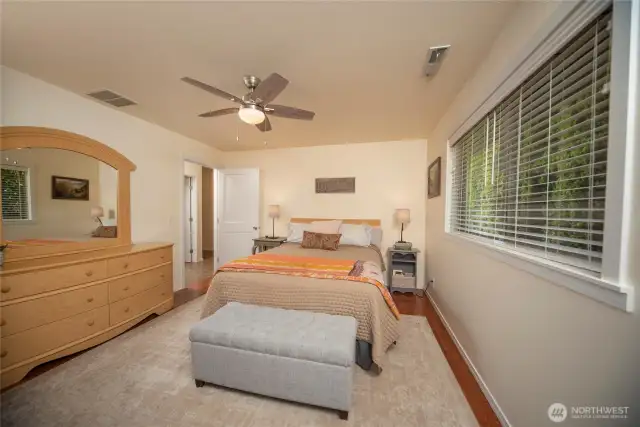 Spacious spare bedroom for your guest.