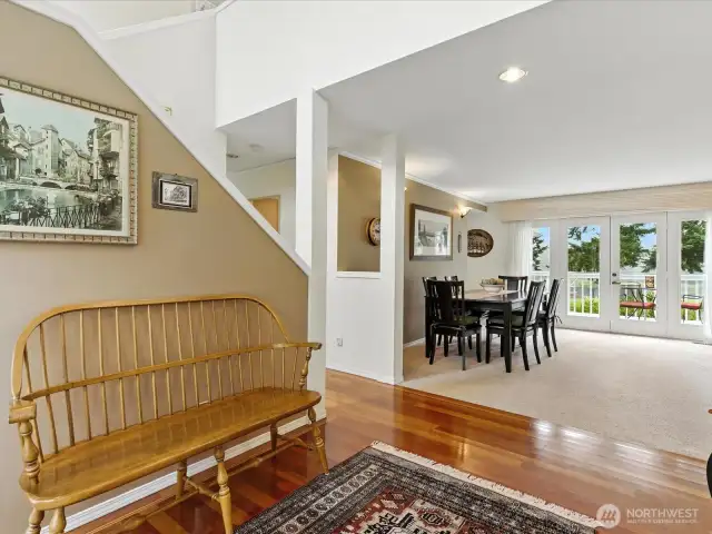 Enter into beauiful Brazilian cherry harwood floors.  Dining area with view of golfcourse and large pond.