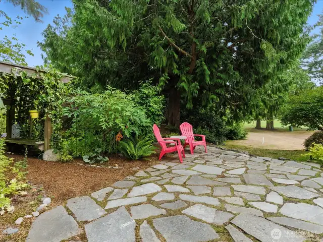 Always something Extensive professionally maintained garden with a wonderful granite staturary.