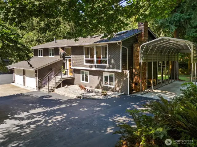 Front view of the huge area for RV or boat parking on the side of the home.
