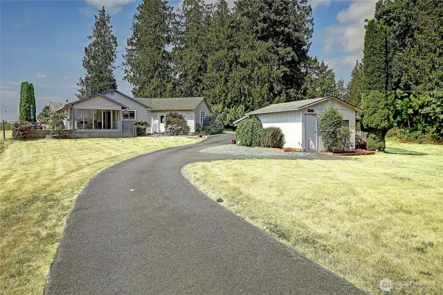Private, paved driveway!
