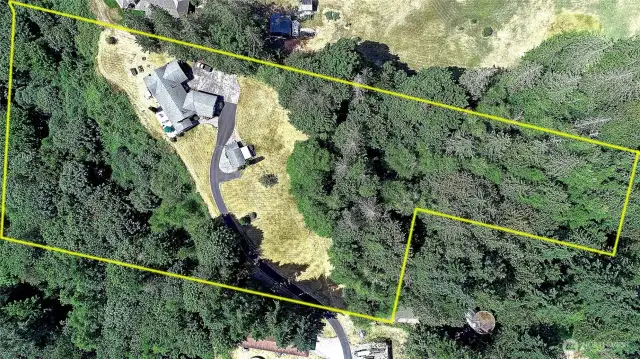 Huge 5-acre lot!!