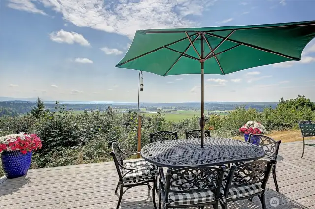 New, spectacular deck that really showcases the views!