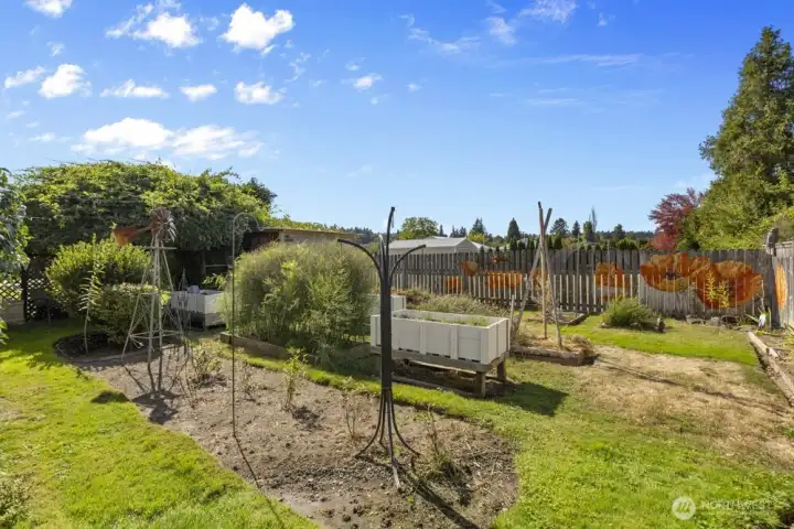 This retreat even Berries, herbs, fruit trees, and raised beds at your fingertips.