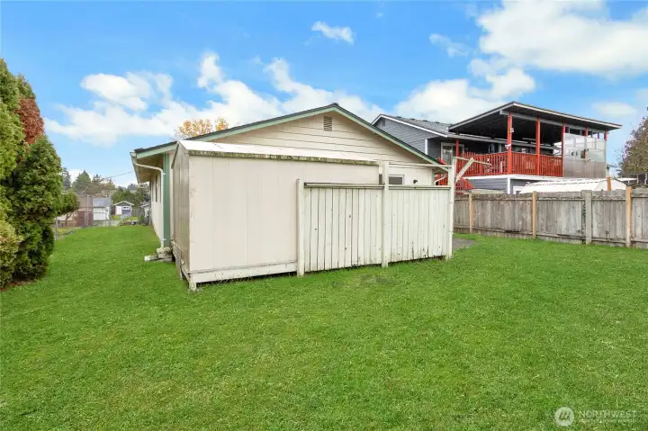 Back of home "Grass is enhanced virtually"