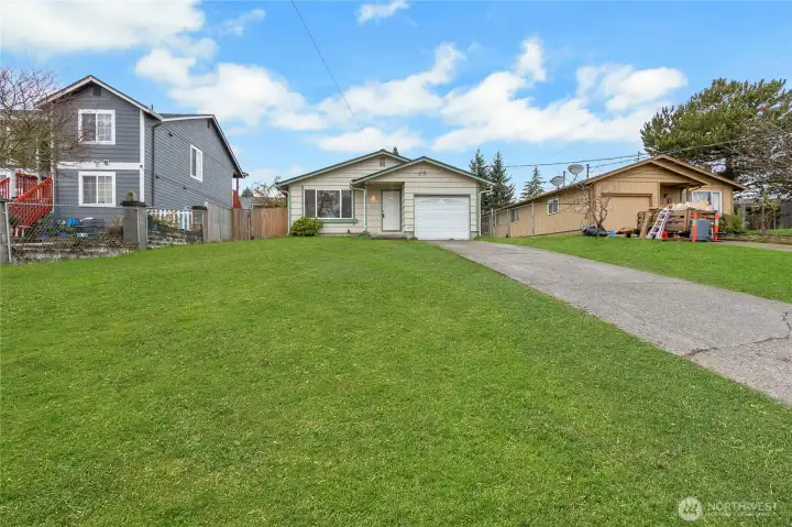 Home sits up and back from Sheridan Ave