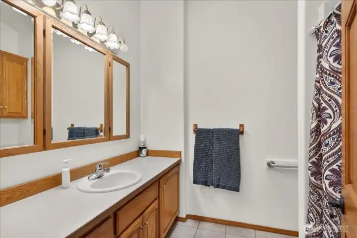 Unit B - Primary .75 bathroom