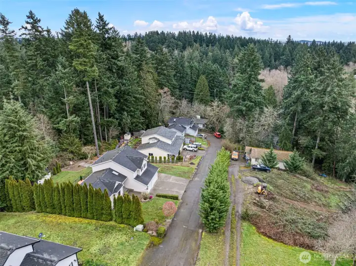 Shared driveway off Forest Dr