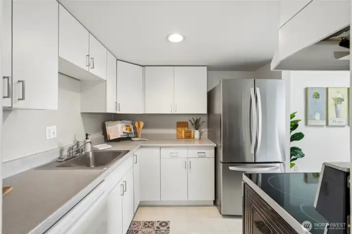 Well-designed kitchen layout ensures smooth flow and effortless connection for both everyday cooking and entertaining.