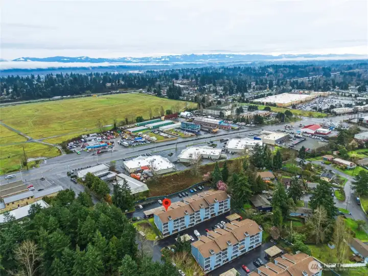 This condo offers unbeatable convenience with shopping, restaurants, and Highline College just minutes away.