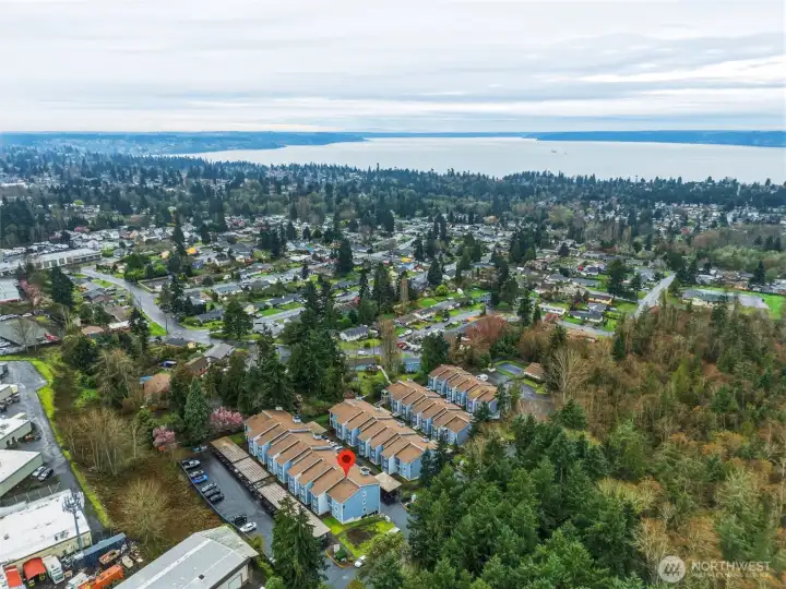 The Kent/Des Moines Light Rail Station is close by, making commuting effortless.