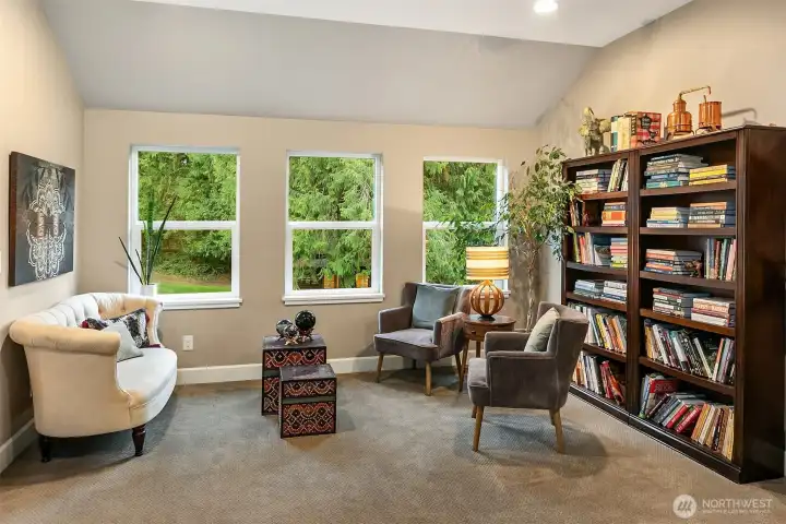 Office (seeing 1/2) Second level