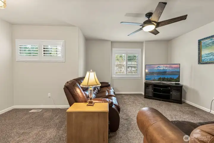 Upstairs bonus room w/closet and windows...possible 5th bedroom.
