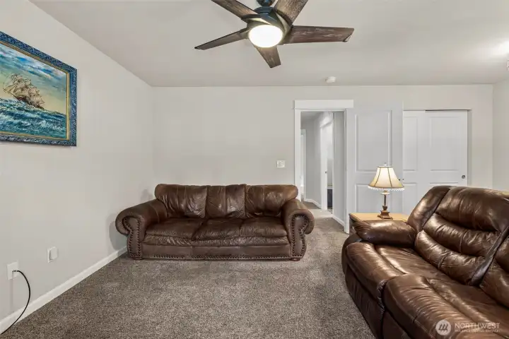 Upstairs bonus room w/closet and windows...possible 5th bedroom.