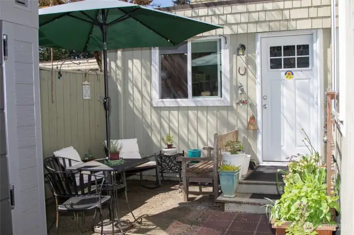 Entryway/ Front Patio