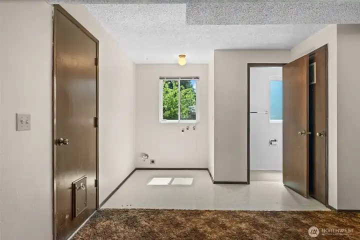 Laundry room, hookups ready to go.