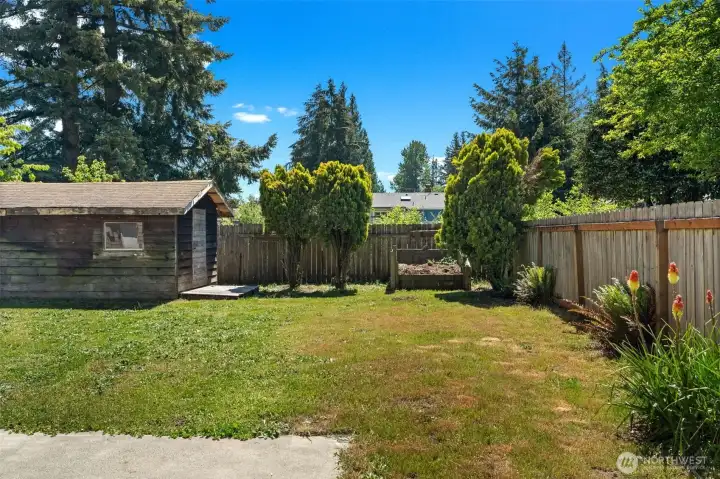 Shed, garden, and room to spare.