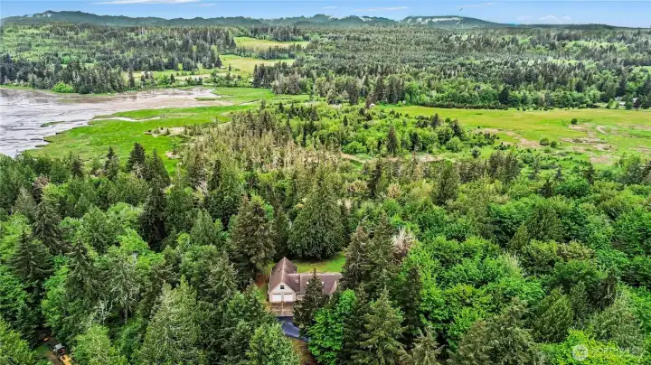 Ideally located just minutes from the elementary school, lakes, boat launches, and saltwater access for endless outdoor fun.