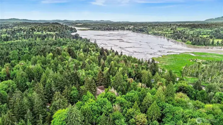 Convenient access to Highway 3 makes commuting to Shelton or Bremerton easy while still enjoying the privacy and tranquility of country-style living.