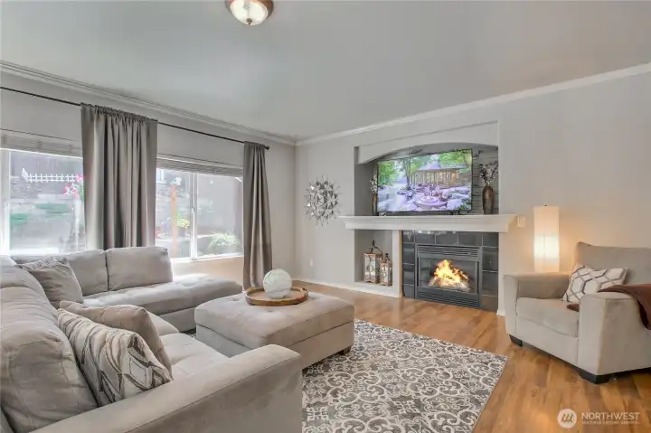 Big Living Room w/ Cozy Fireplace