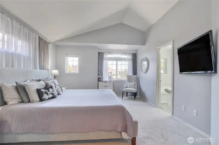 Primary Bedroom w/ Vaulted Ceiling & Sitting Nook