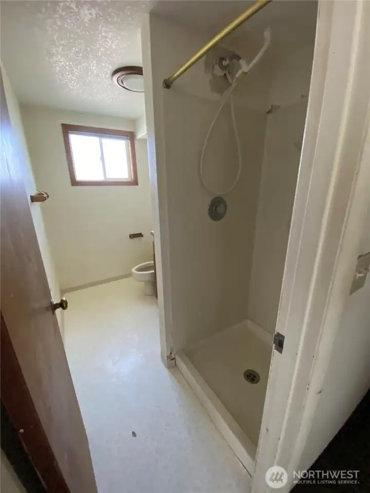 Lower Bathroom Lower Bathroom