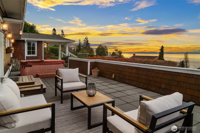 West-facing deck to enjoy breathtaking sunsets & panoramic views of the Sound & Olympics.