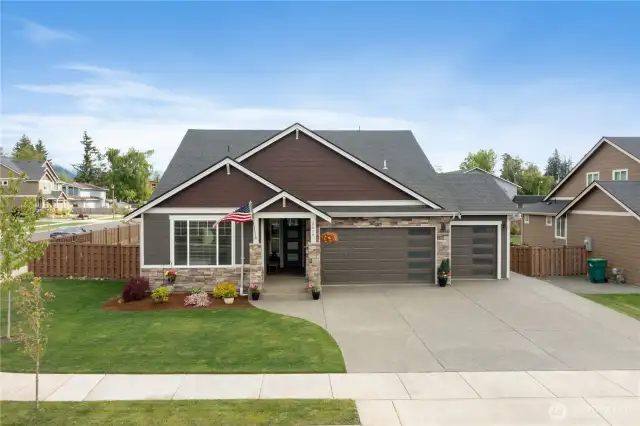 4 BEDS | 3 BATHS | 2,820 SQ FT | 0.25 LOT