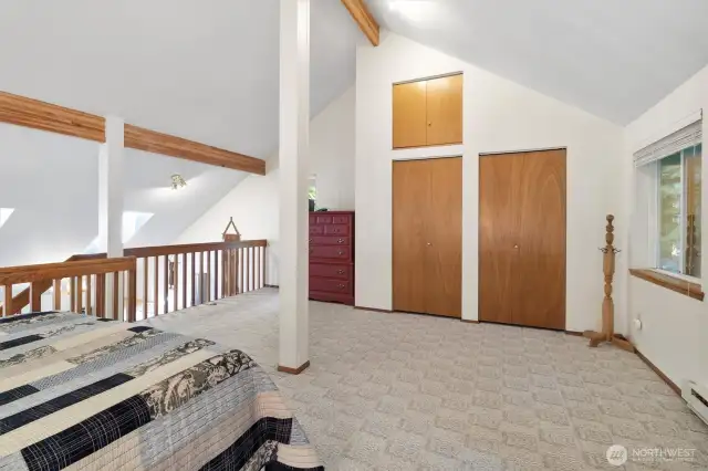 Loft Space, 3rd bedroom w/ space as office or for play room