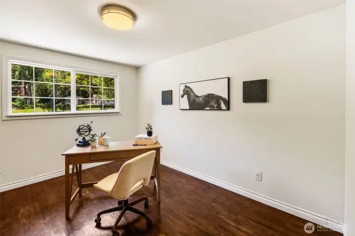 Bedroom or office? Your choice!
