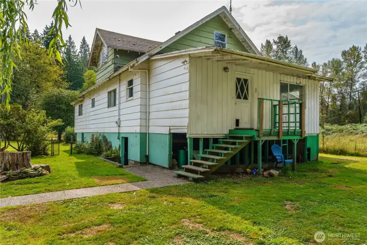 comes with a basement with canning room