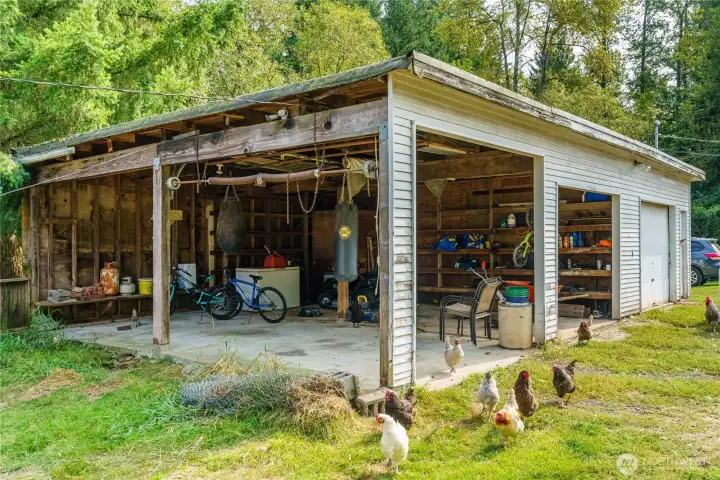 3 car garage. pump house with new pump and bladder