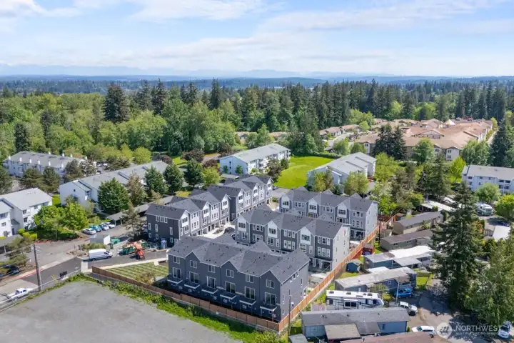 Photographs are for illustrative purposes only. Features, finishes, interior/exterior colors, landscaping and floorplan shown may vary from actual homes built.