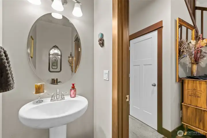 1/2 Bathroom