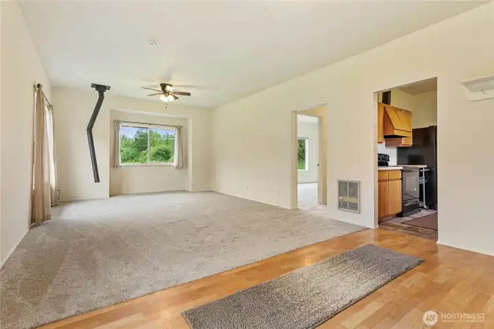 entry/living room