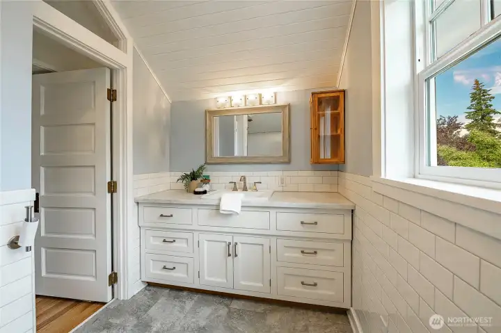 Bathroom Upstairs