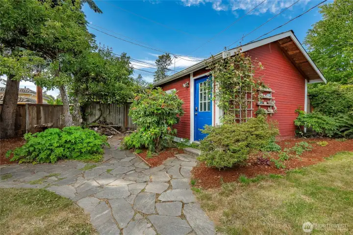 Detached Garage