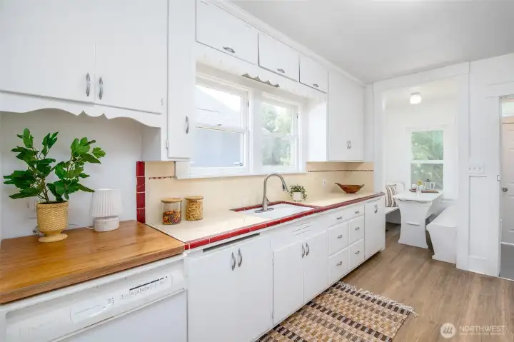 The bright, cheerful kitchen retains its original character. The bright, cheerful kitchen retains its original character.