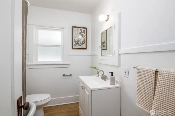 Full bathroom on the main floor. Full bathroom on the main floor.