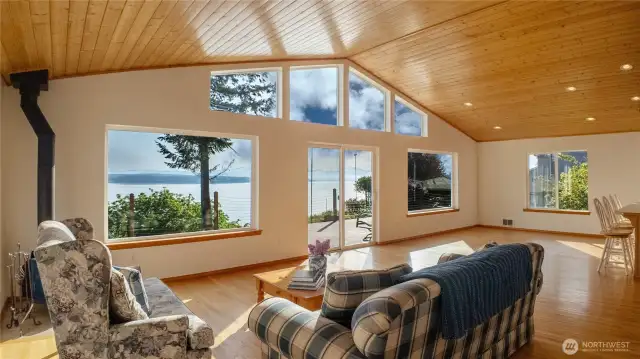 Original wood floors, vaulted ceilings, VIEWS