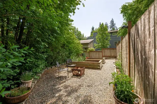 Outdoor wood burning firepit