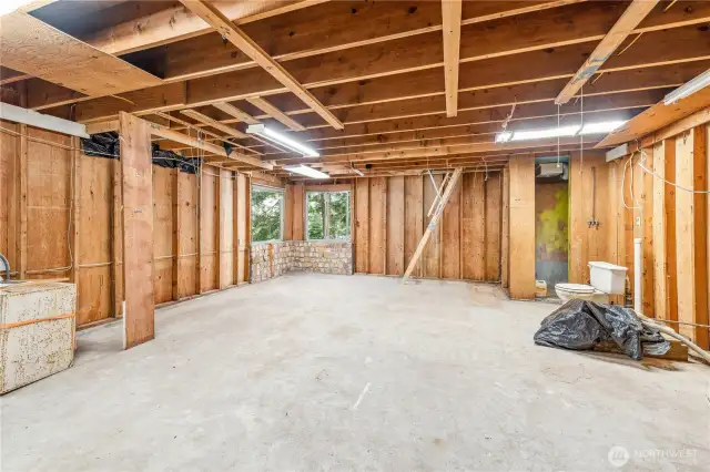 Large workshop or...? With loft above.