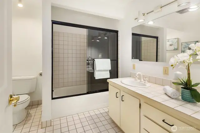 Full bathroom on main level.