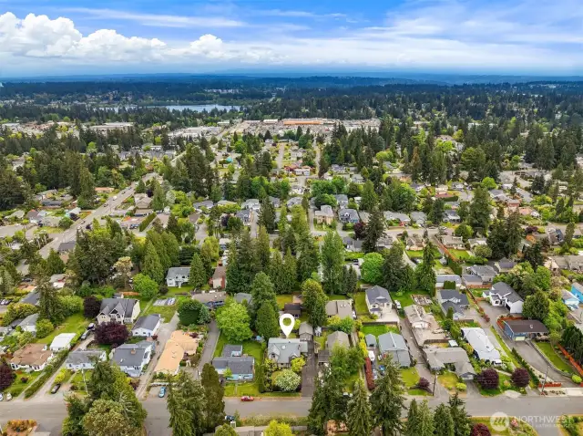 Views looking towards East towards Lake Ballinger. Quick access to I5, Hwy99, downtown Edmonds, Costco, shopping & amenities.