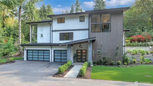 Discover the perfect blend of modern elegance and Northwest serenity in this custom-built architectural gem by Seascape Homes, ideally located just minutes from downtown Mercer Island.